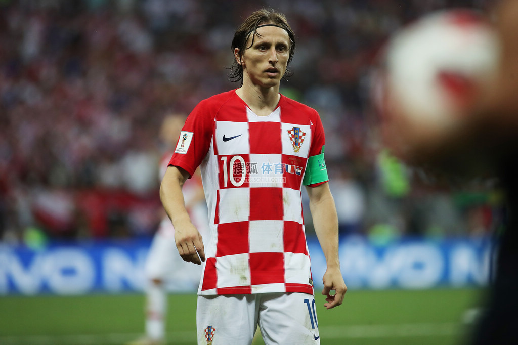 CBA官网：广东男篮取消注册吉伦沃特，重新注册贝兹利